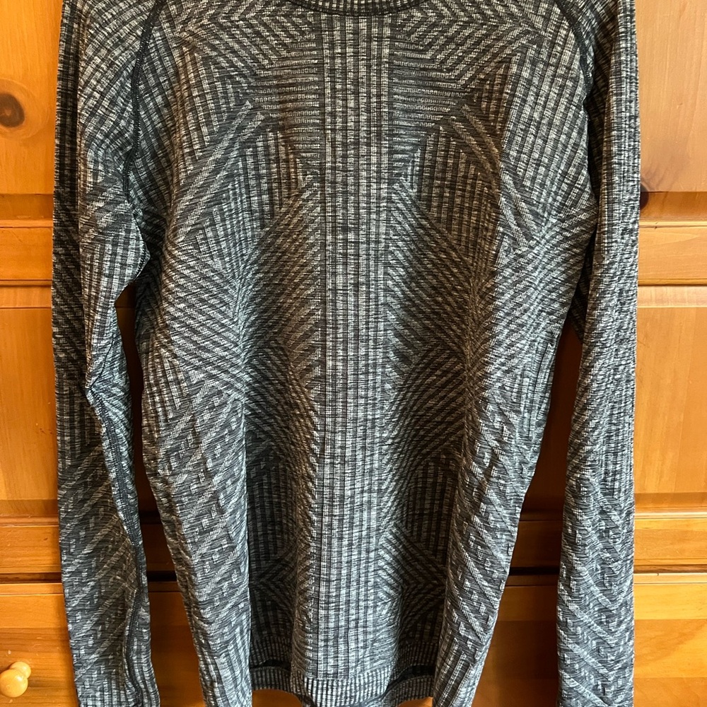 Lululemon Gray Herringbone Patterned Top - image 6